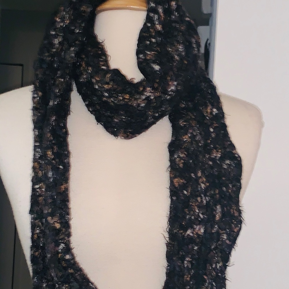 STEVE MADDEN INFINITY CIRCLE SCARF